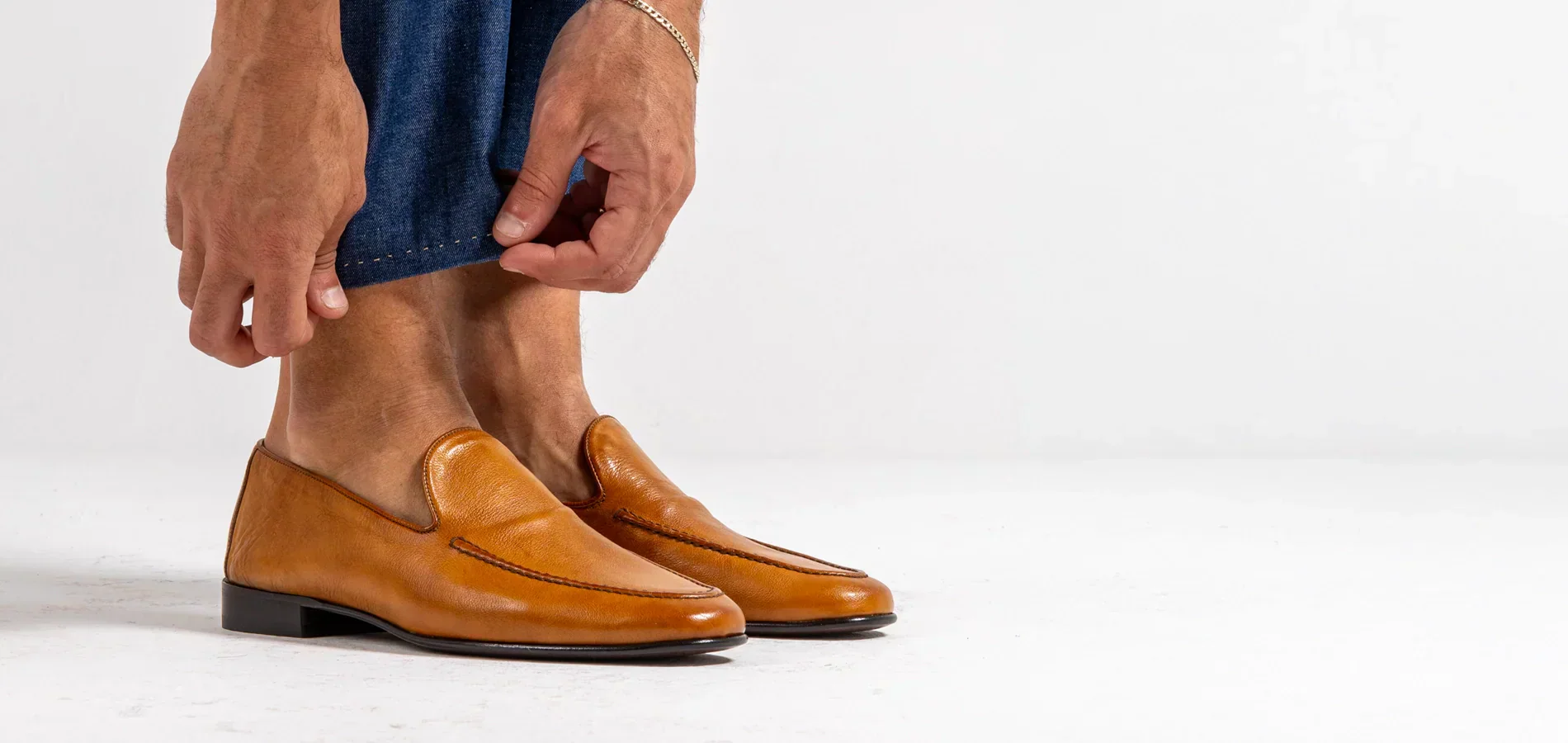 Ferragosto con stile: le calzature perfette per un pool party o un total white party