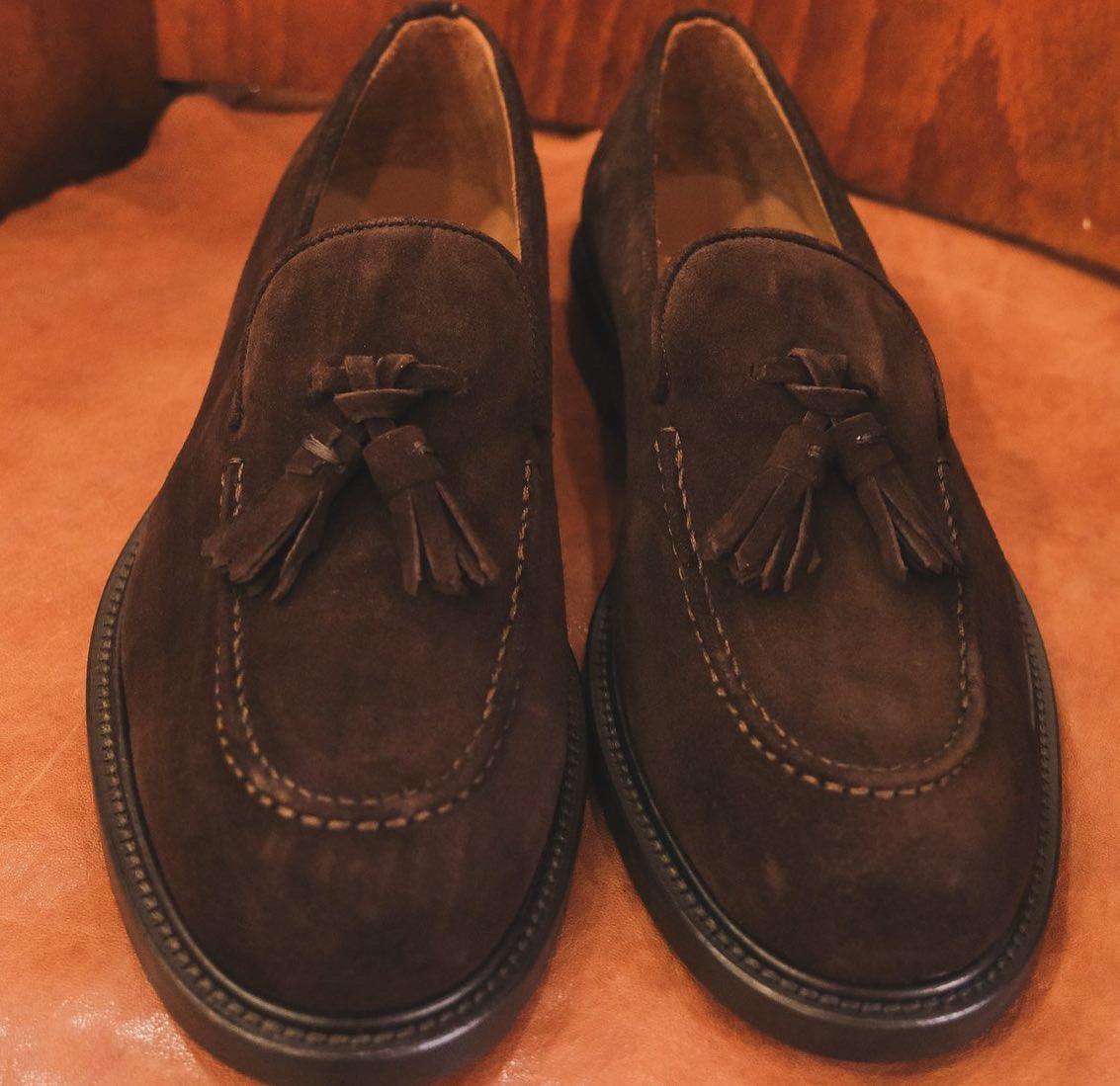 Tassel suede dark brown