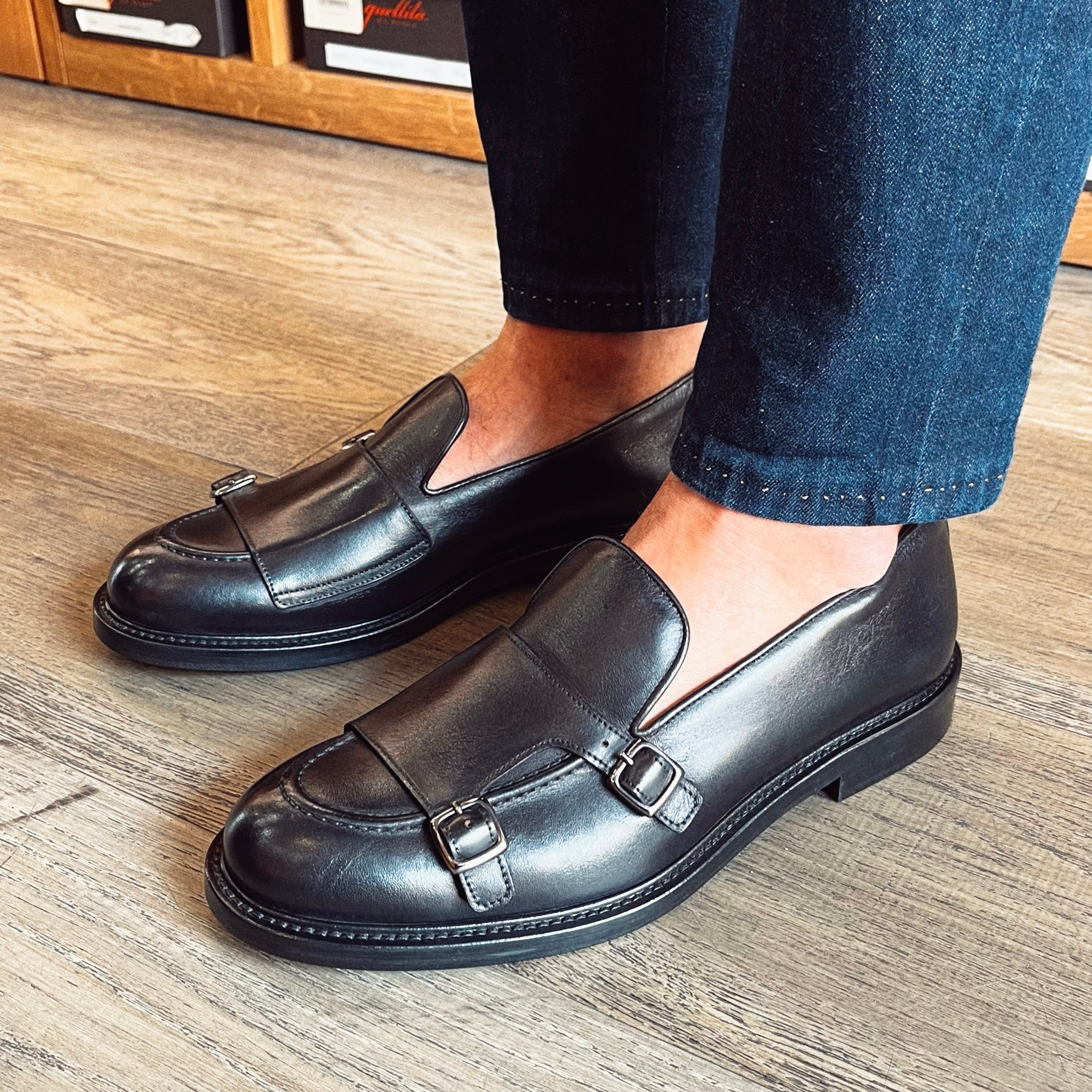 Doppia fibbia nera in pelle