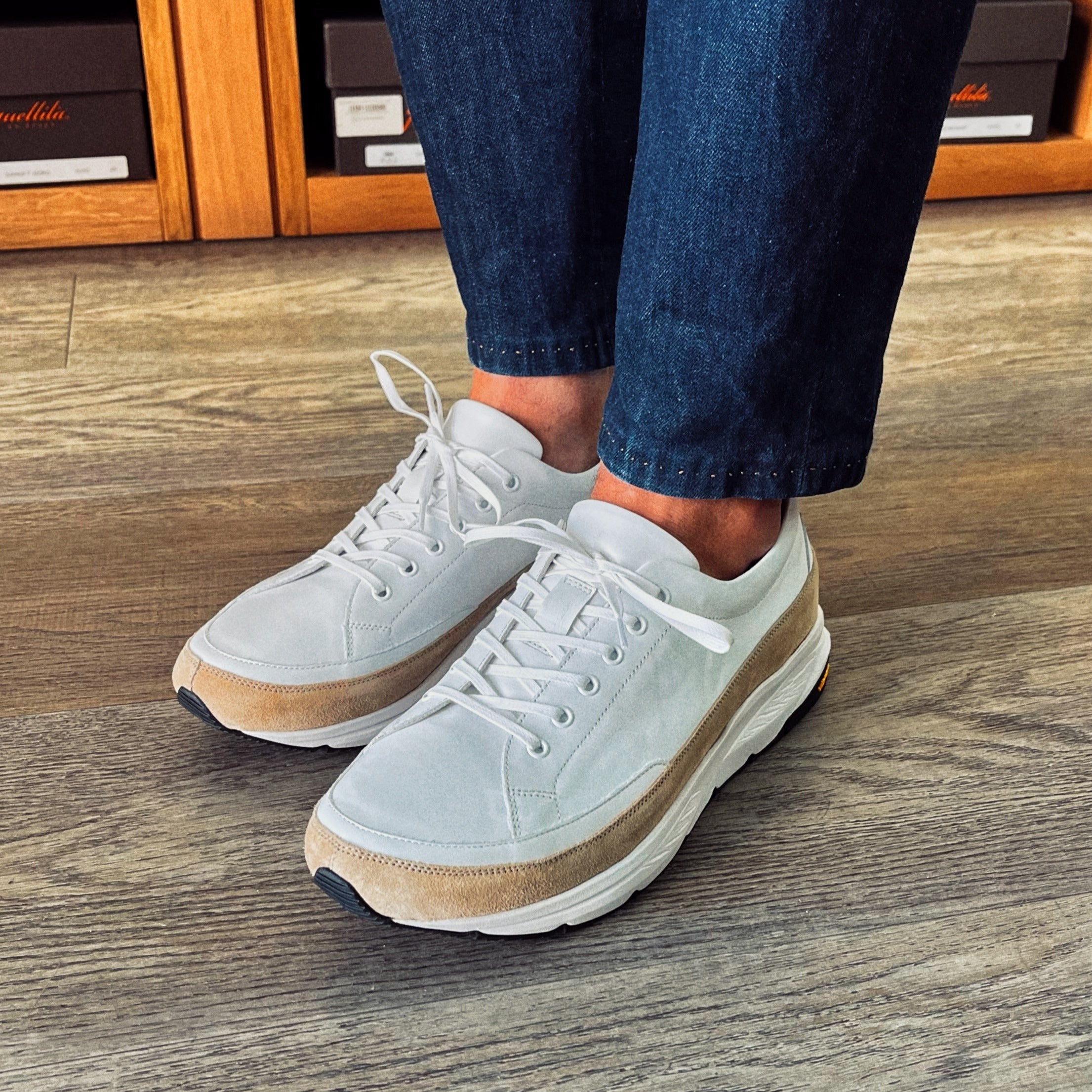 White sneakers with suede insert