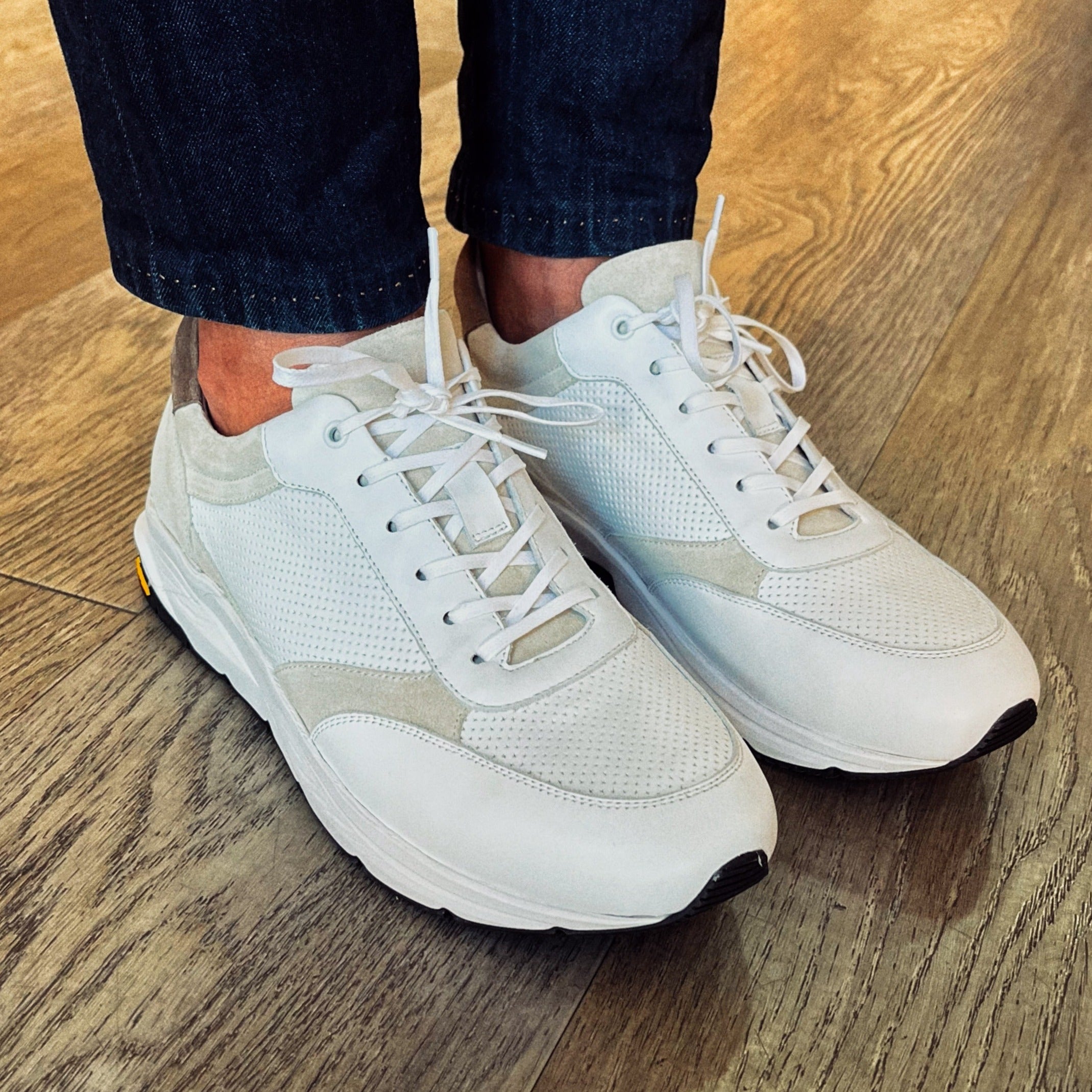 White sneakers with suede insert