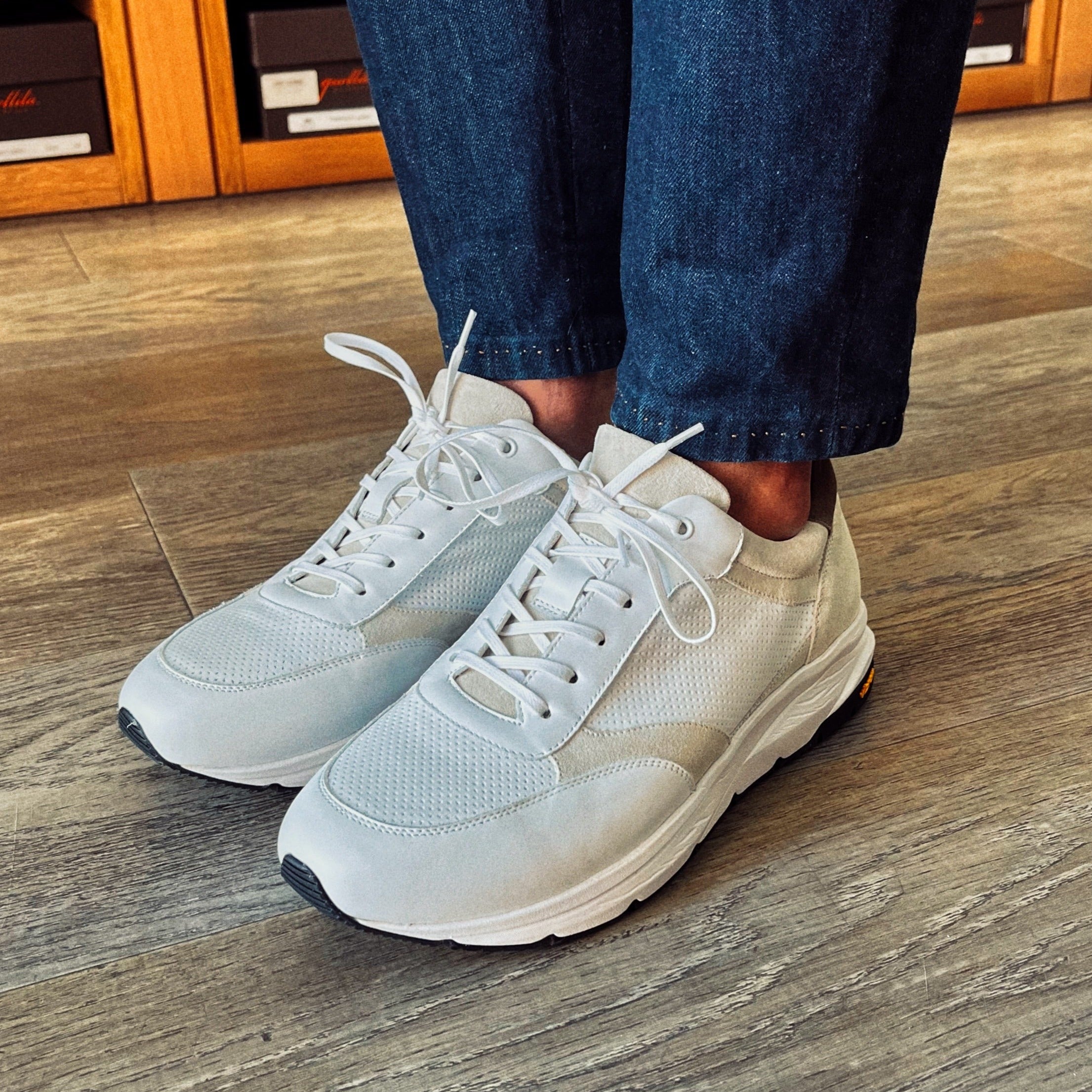 White sneakers with suede insert