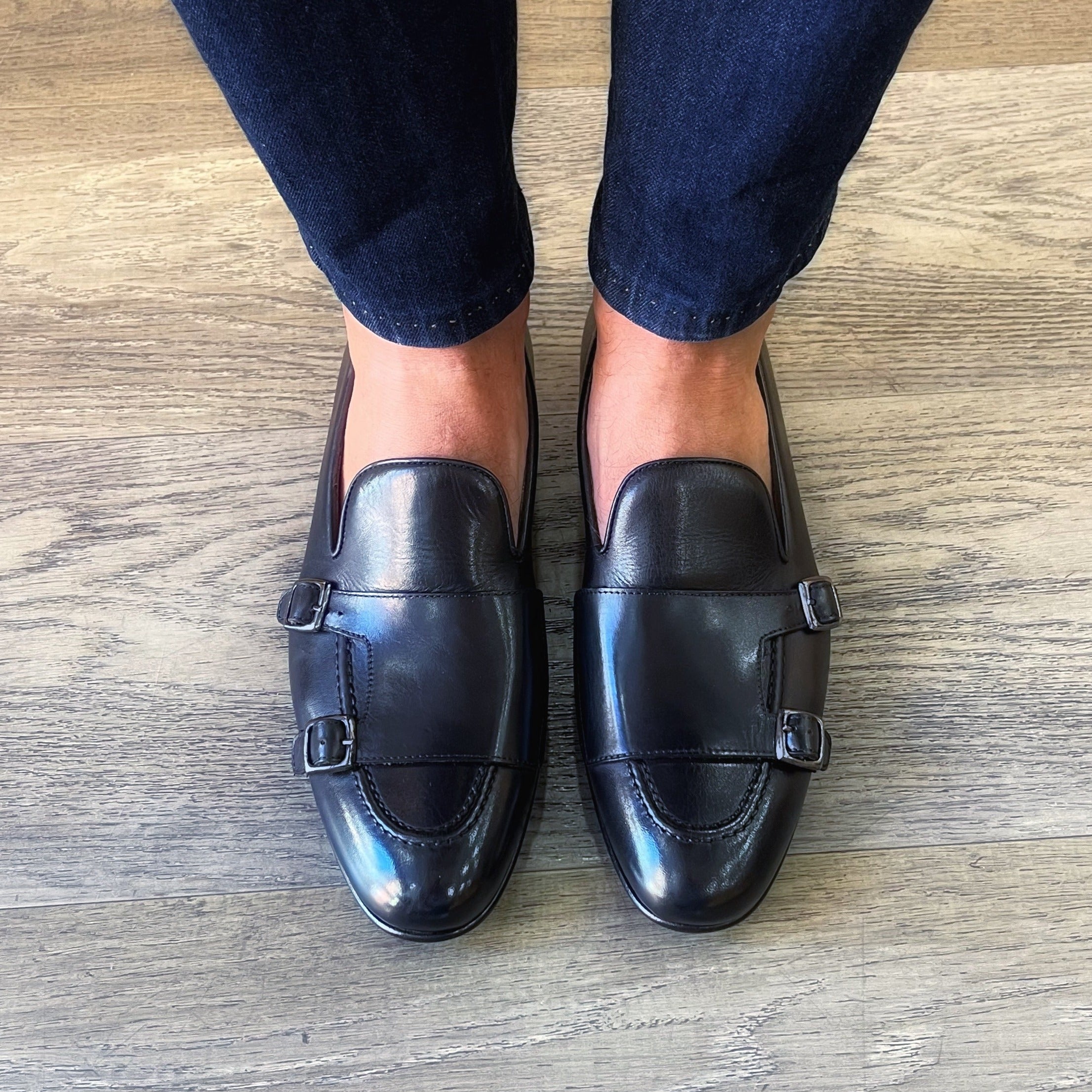 Black leather buckle slippers
