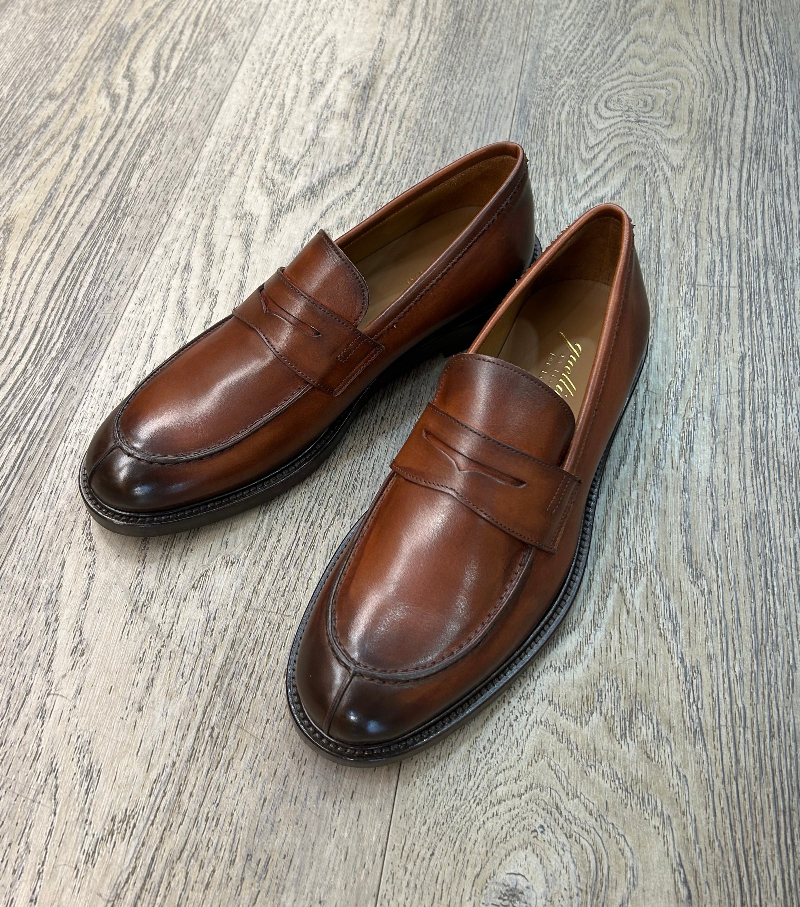 College in rum leather