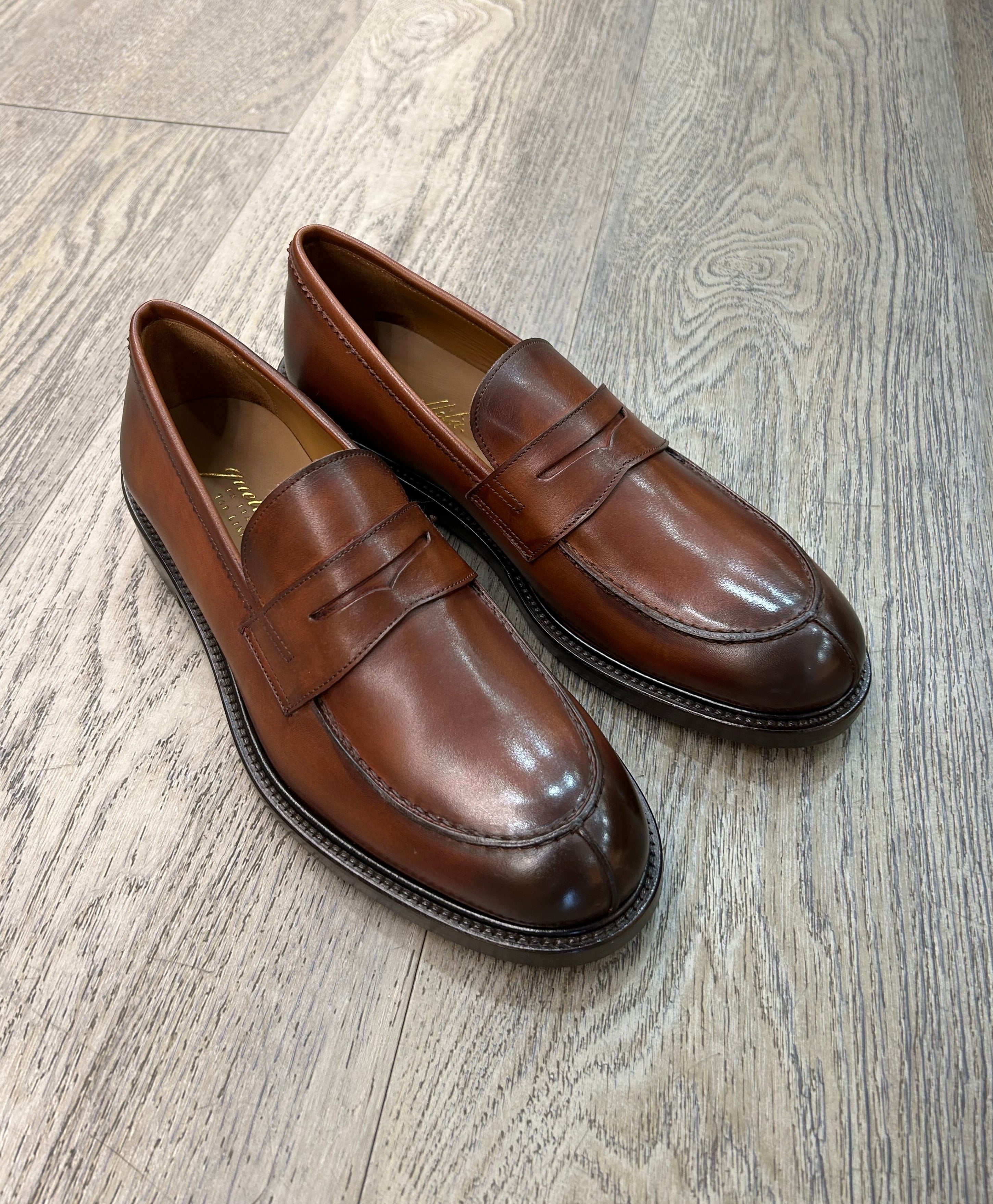 College in rum leather