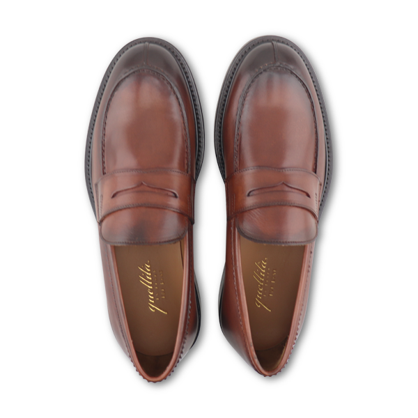 College in rum leather