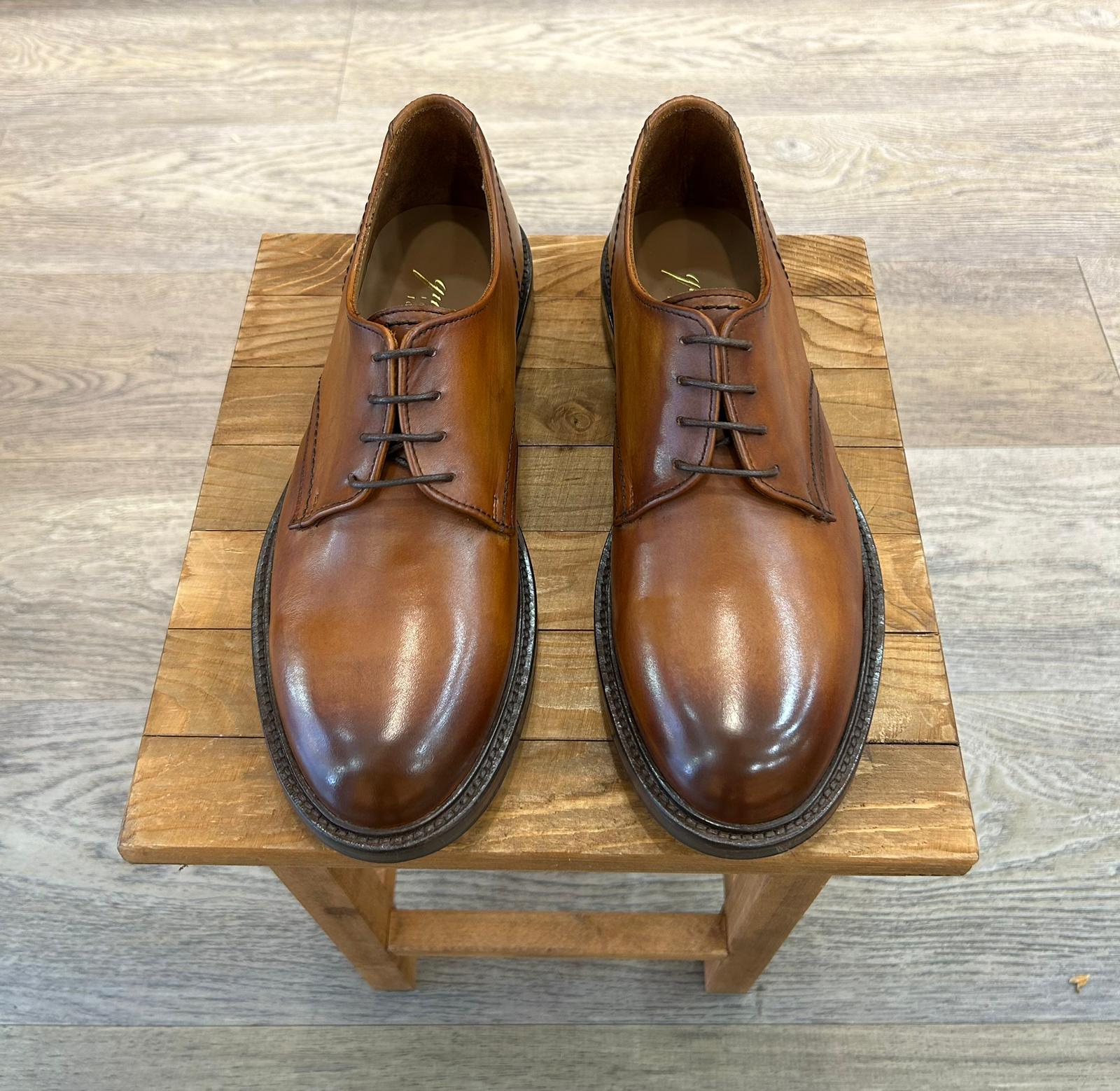 Derby in pelle havana