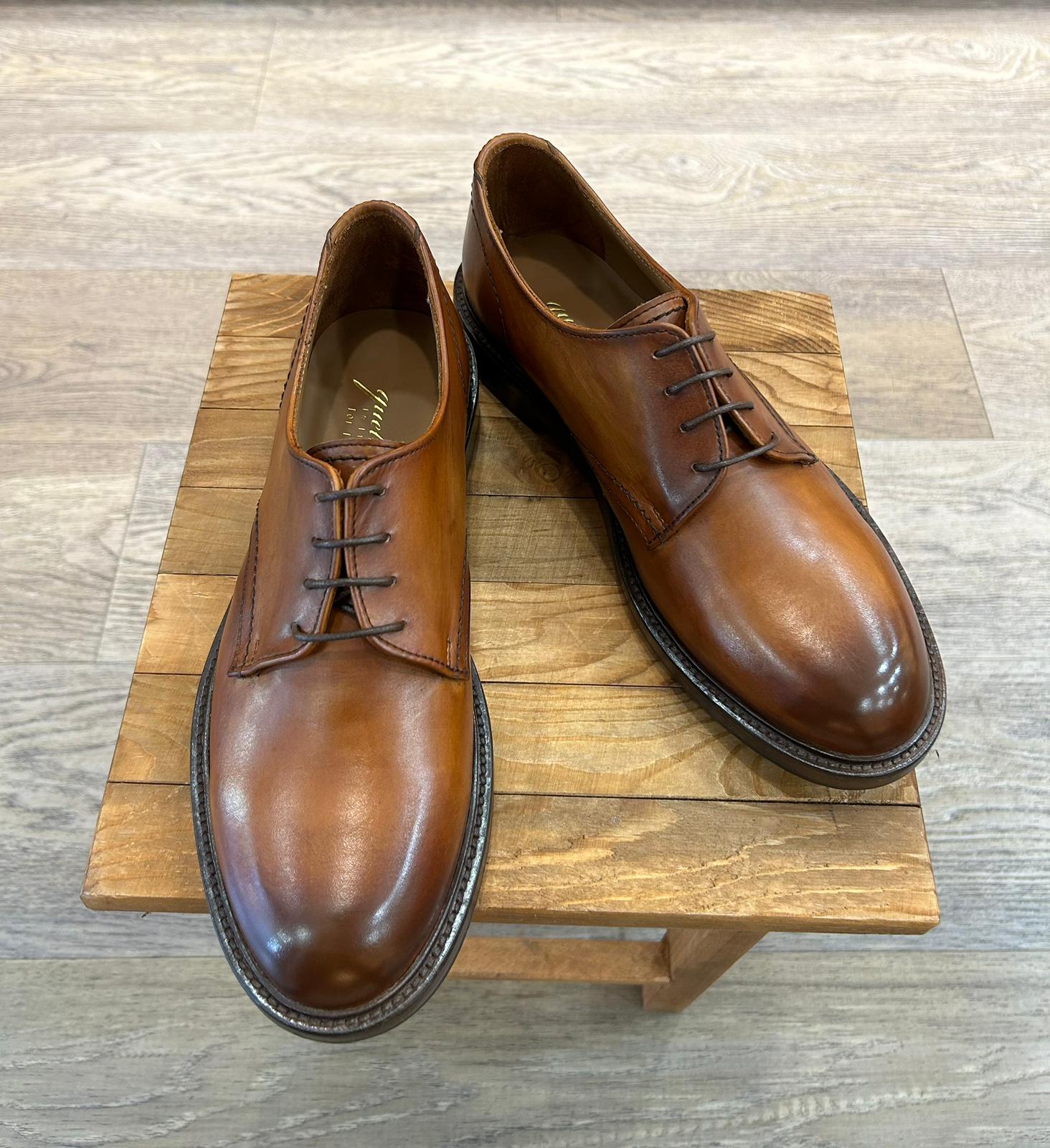 Derby in pelle havana