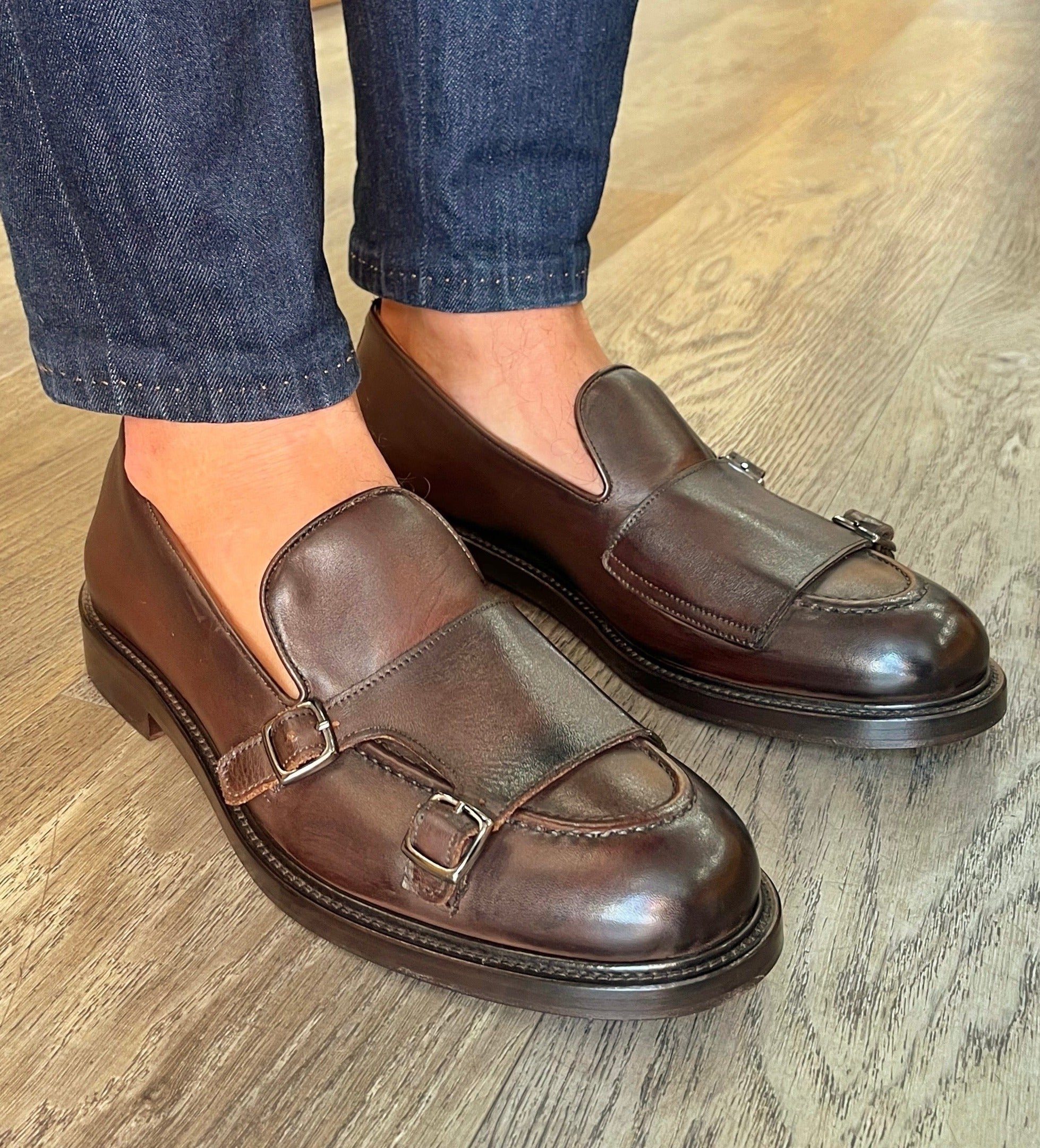 Doppia fibbia testa di moro in pelle