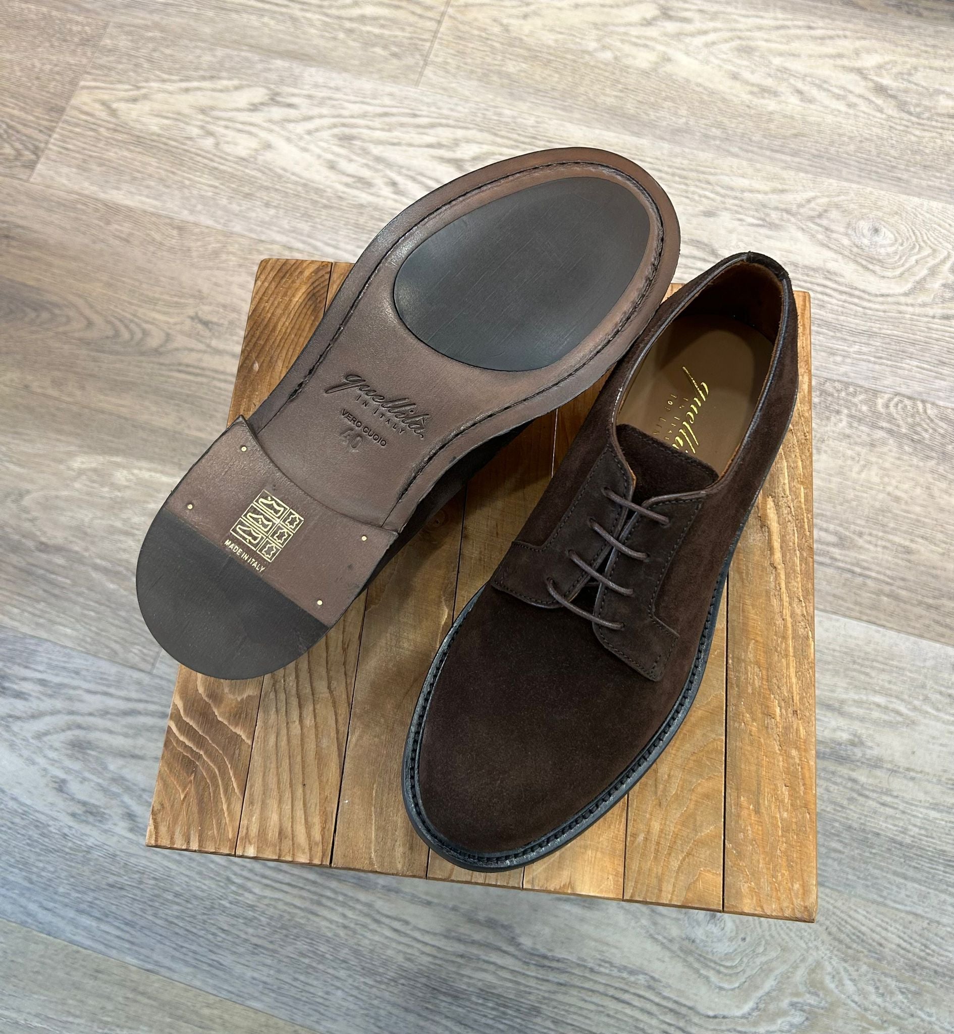 Derby testa di moro in camoscio