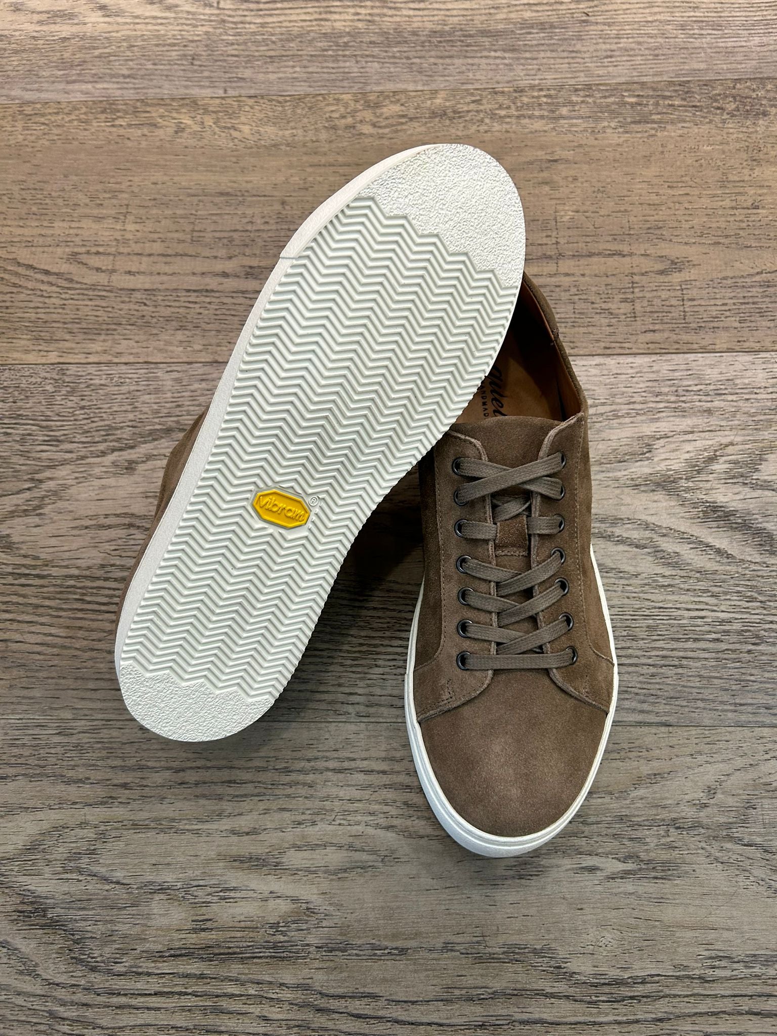 Vibram sneakers in taupe suede