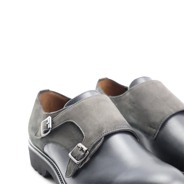 Scarpe con doppia fibbia in pelle e camoscio grigio