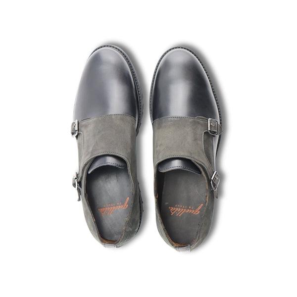 Scarpe con doppia fibbia nere in pelle e camoscio grigio