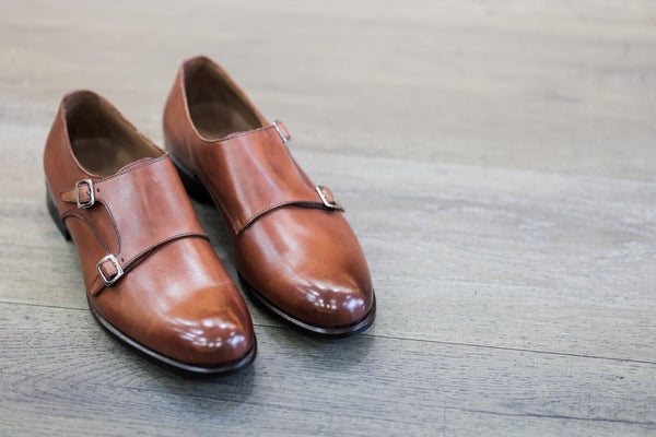 Brown leather double buckle shoes