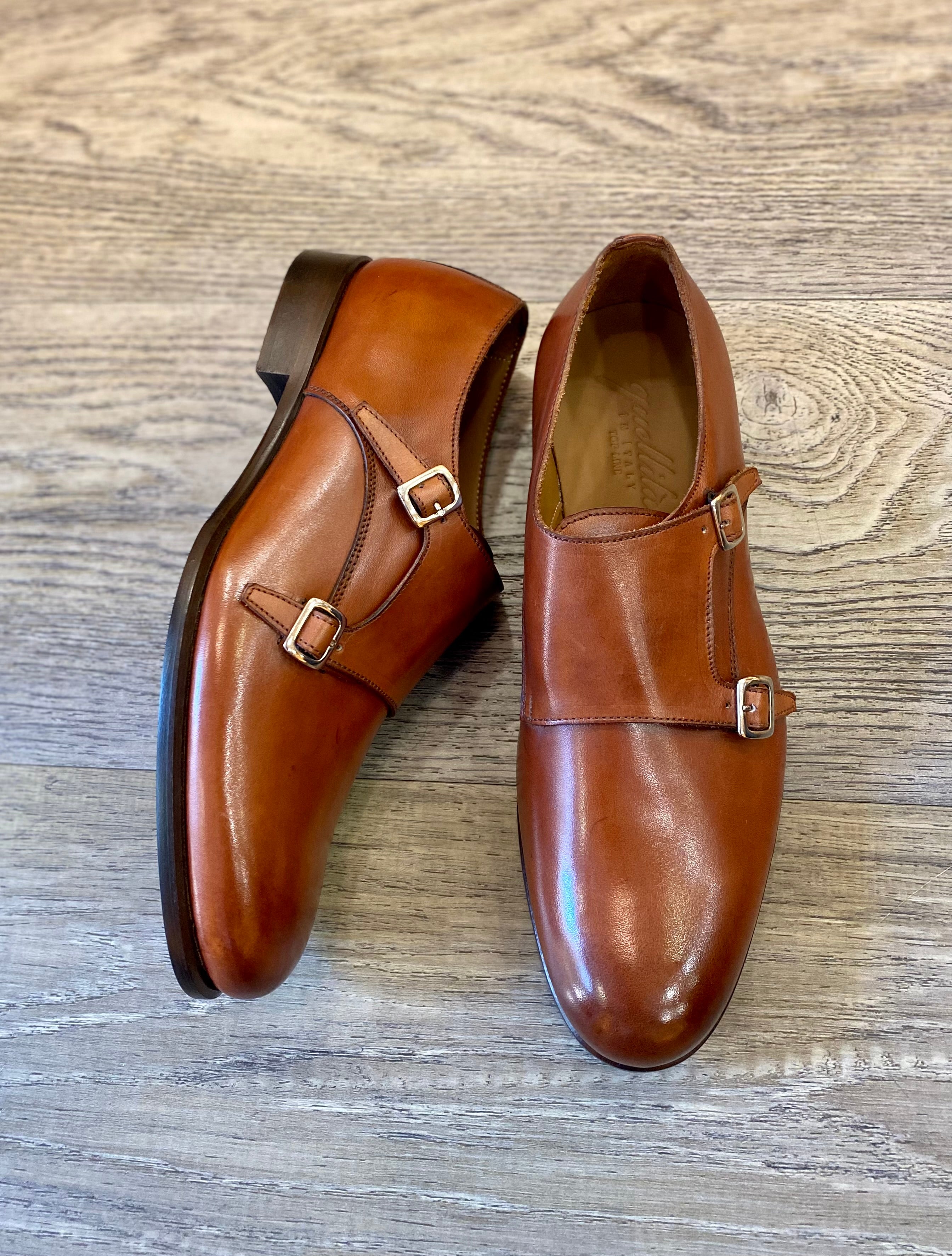 Scarpe con doppia fibbia in pelle color brandy